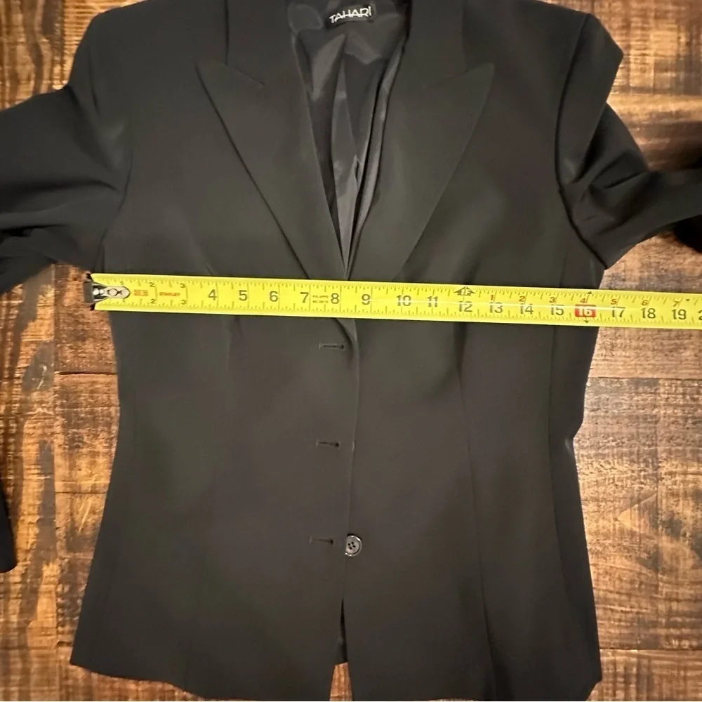 NWOT- Tahari Women’s 2 button Blazer